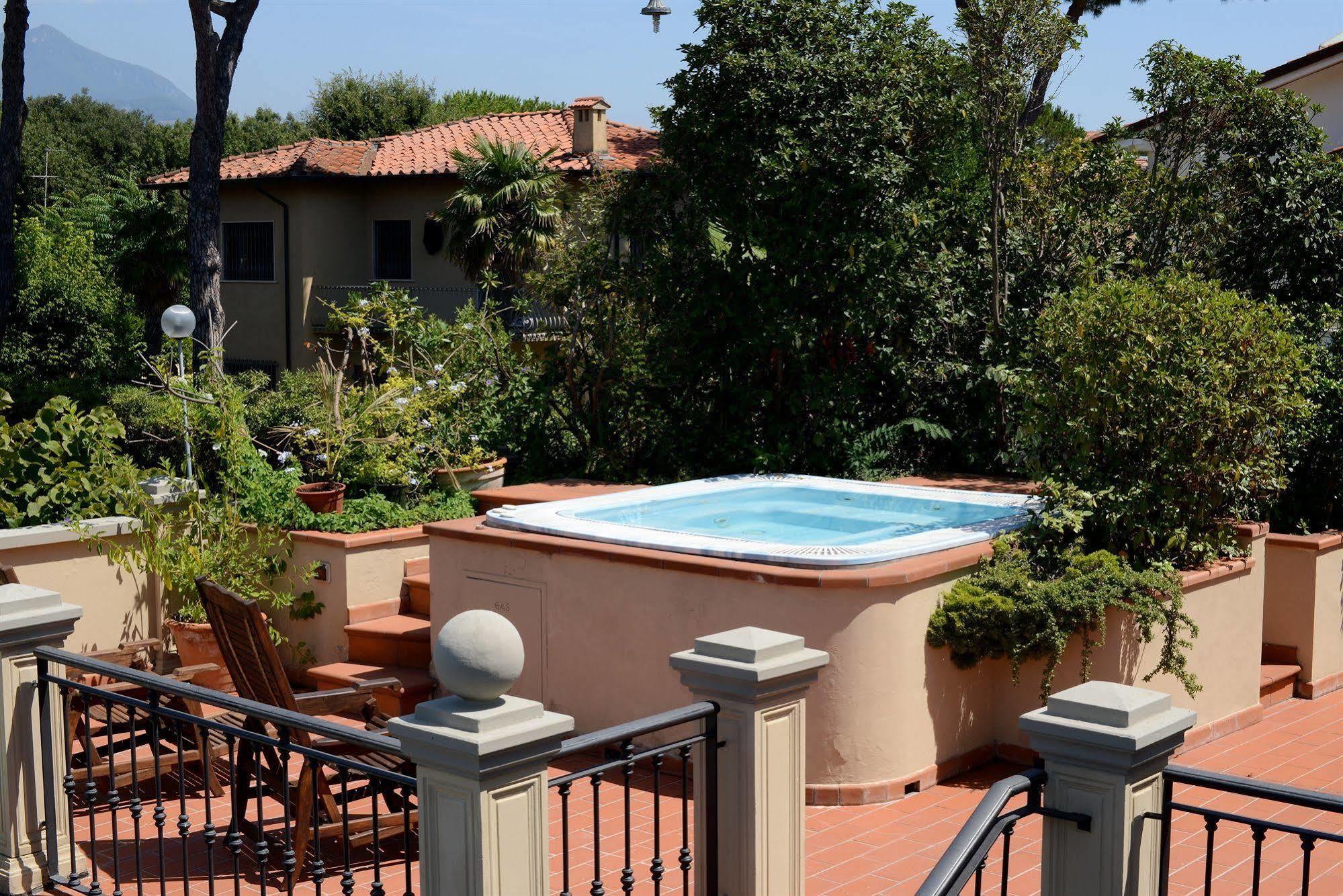 Hotel Goya Forte dei Marmi Exterior photo